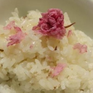 切り餅で桜おこわ